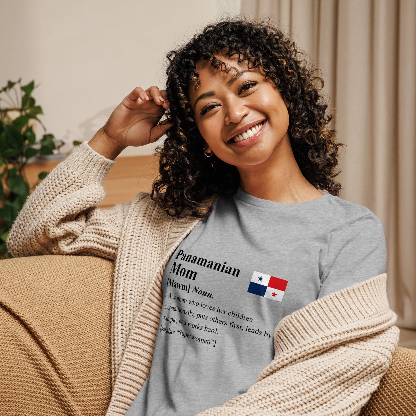 Panamanian Mom Relaxed Shirt (Black Letters)