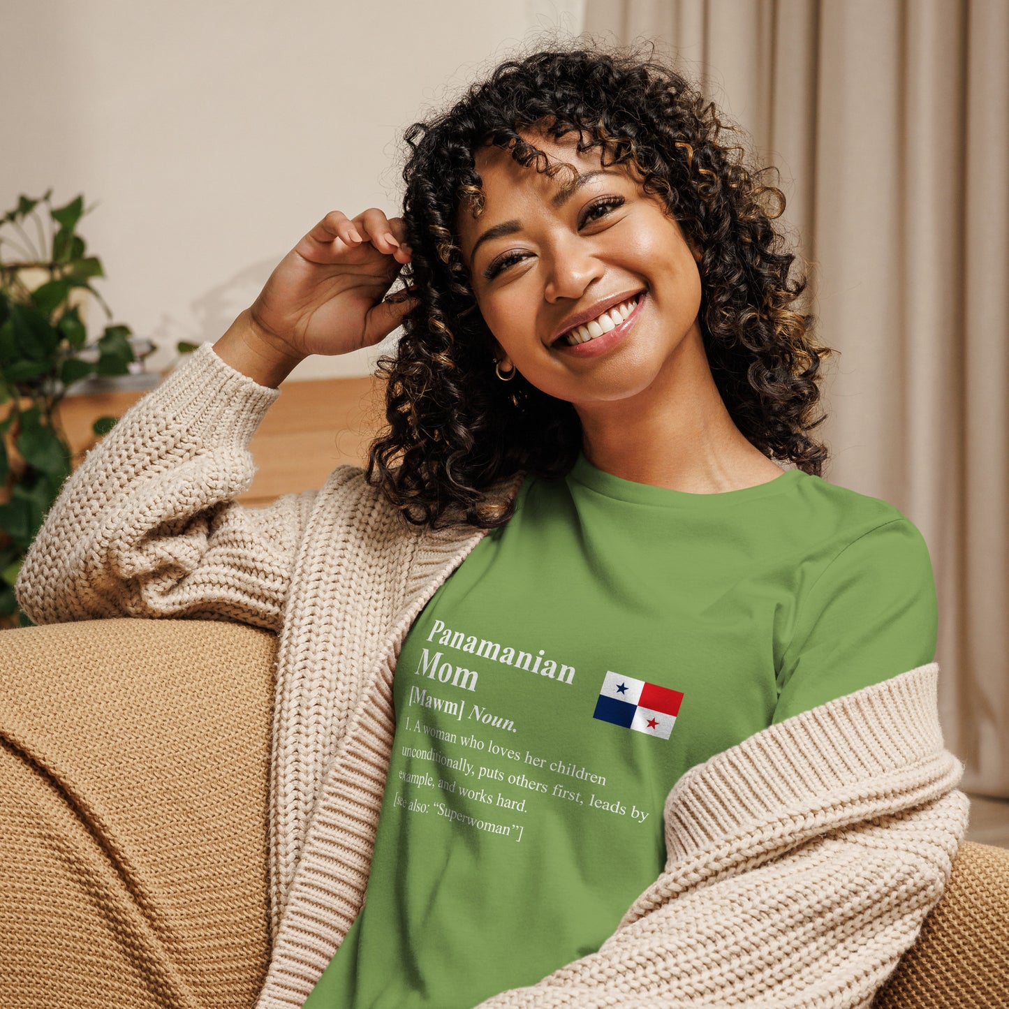 Panamanian Mom Relaxed Shirt (White Letters)